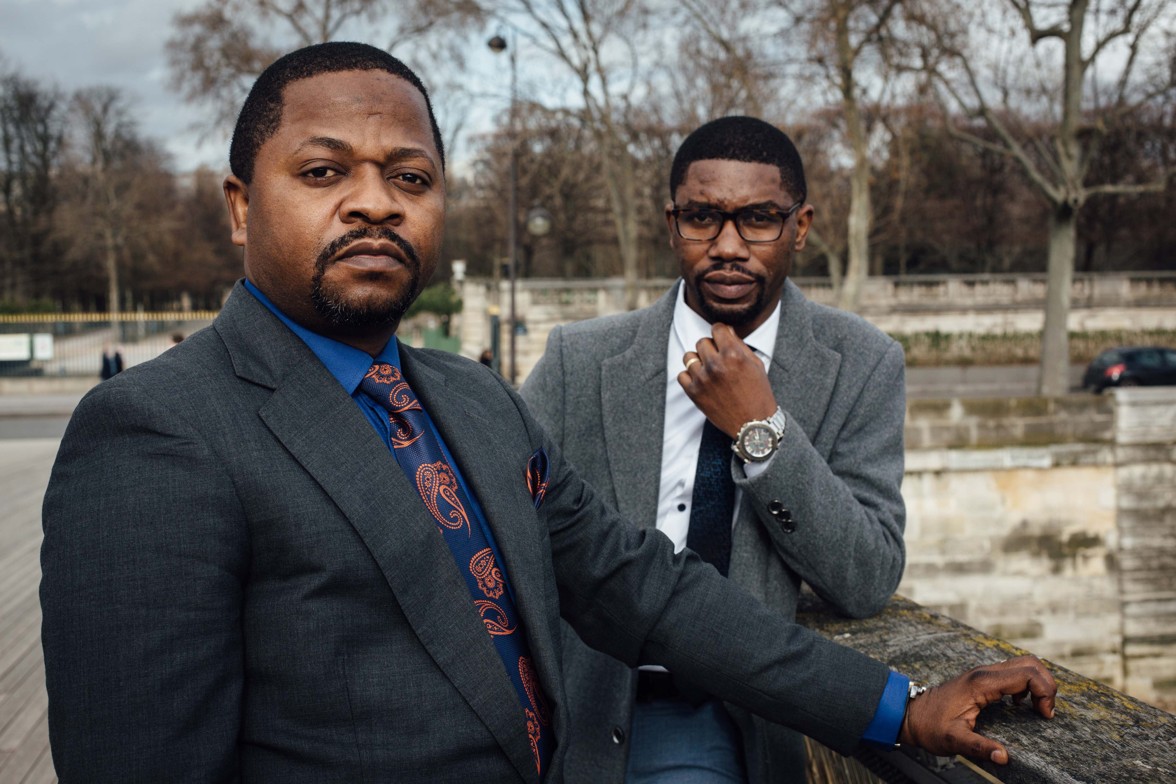 Gradi Koko, à droite, et Navy Malela, anciens cadres du département d’audit d’Afriland First Bank CD, le 17 février 2021 à Paris, en France.