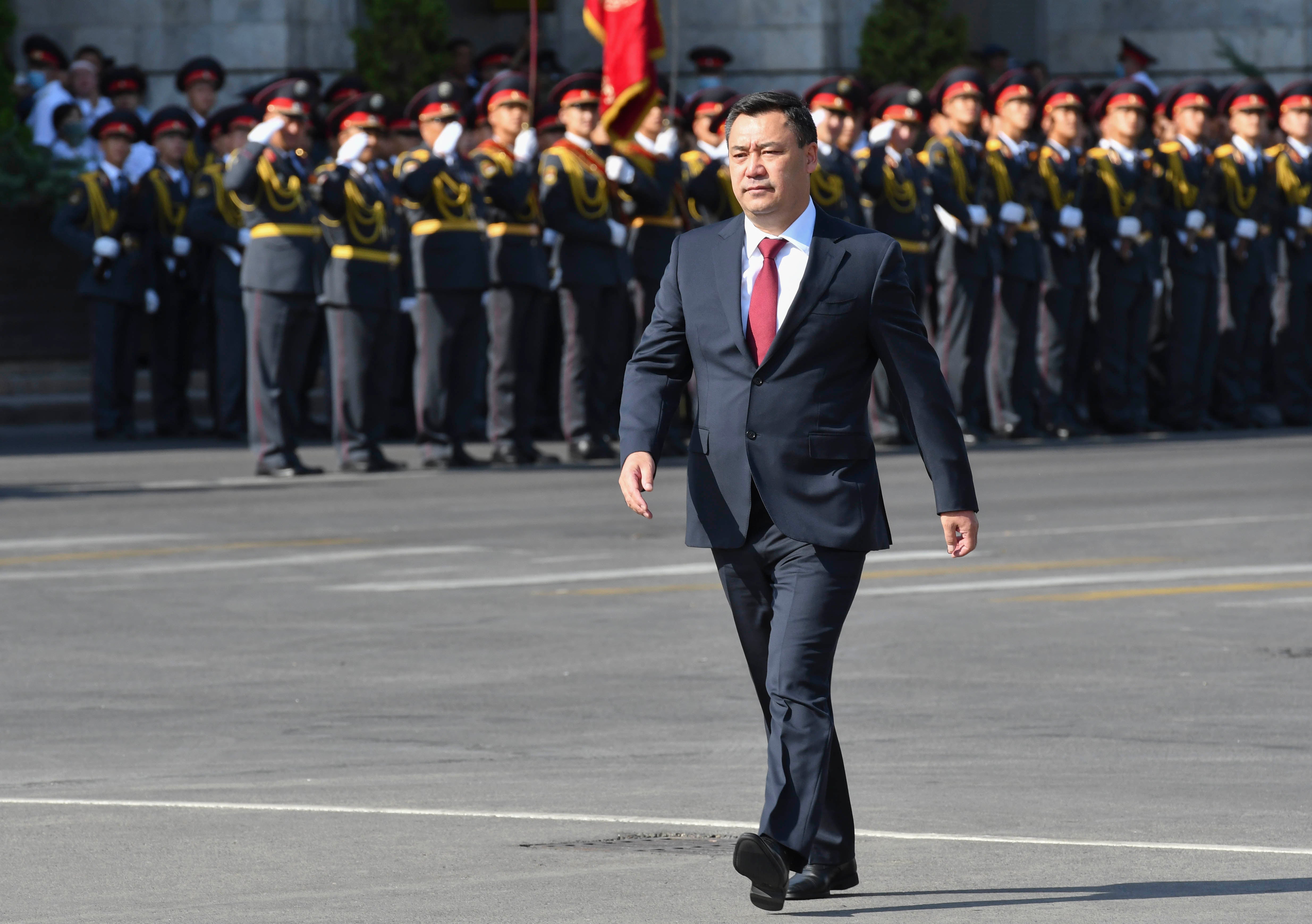 Президент Кыргызстана Садыр Джапаров на военном параде в честь Дня Независимости на площади Ала-Тоо в центре Бишкека, Кыргызстан. 31 августа 2021 г.