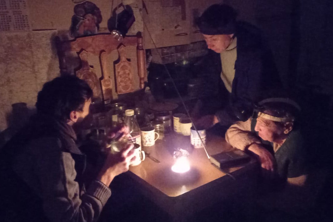 A woman and her family try to get a signal over medium wave radio