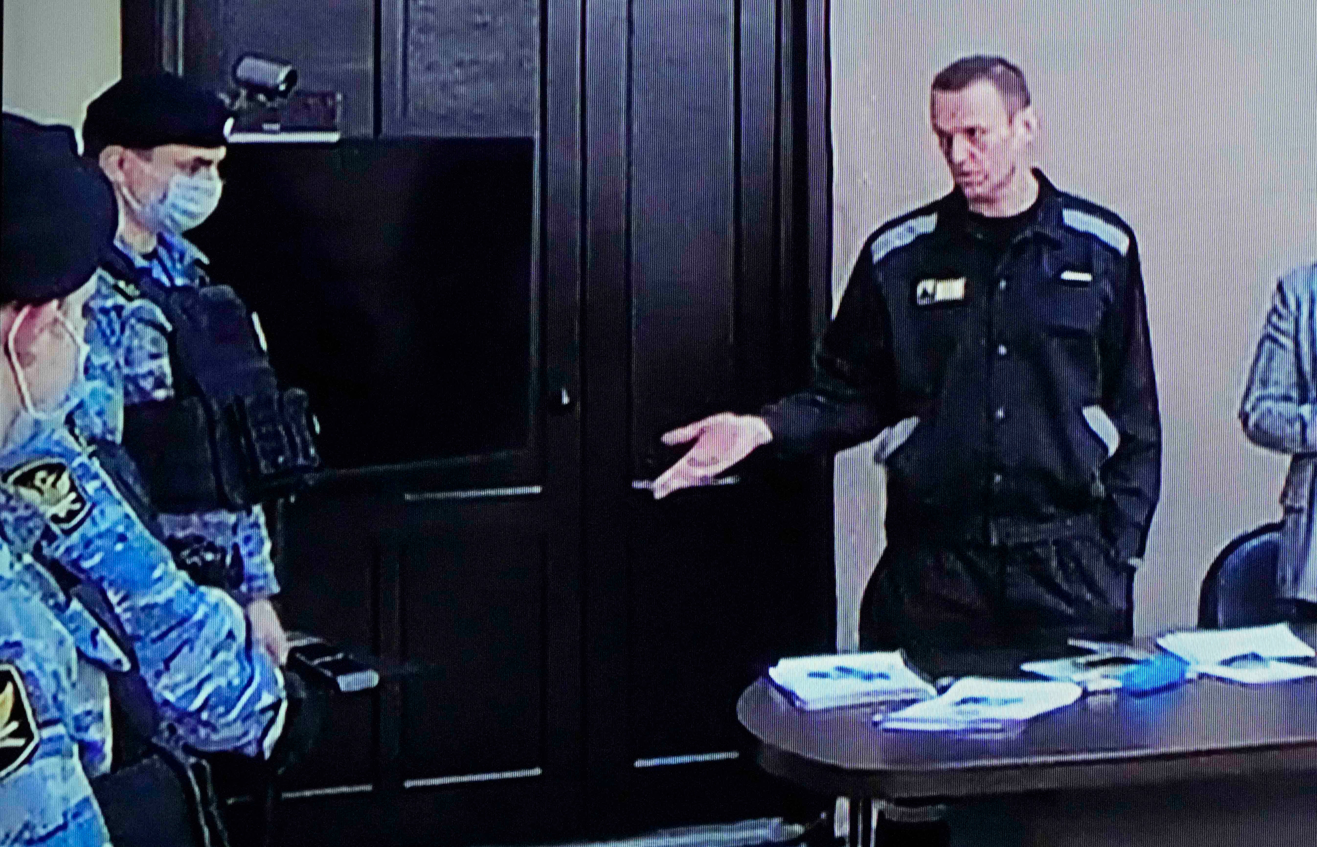 L’opposant russe Alexei Navalny, photographié lors de son procès tenu à Pokrov, dans la région de Vladimir, en Russie, le 22 mars 2022.