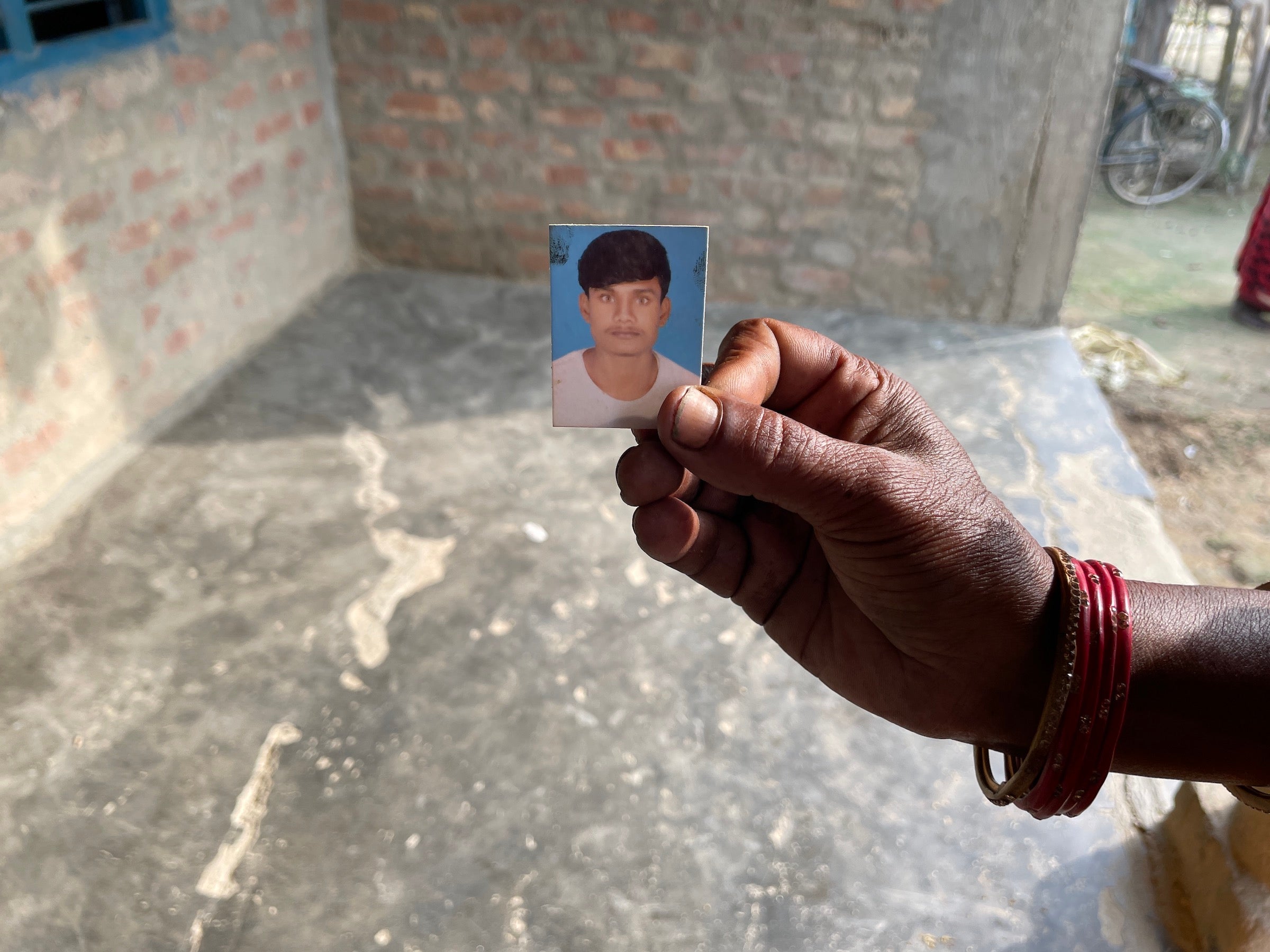 صورة عامل مات في قطر. 