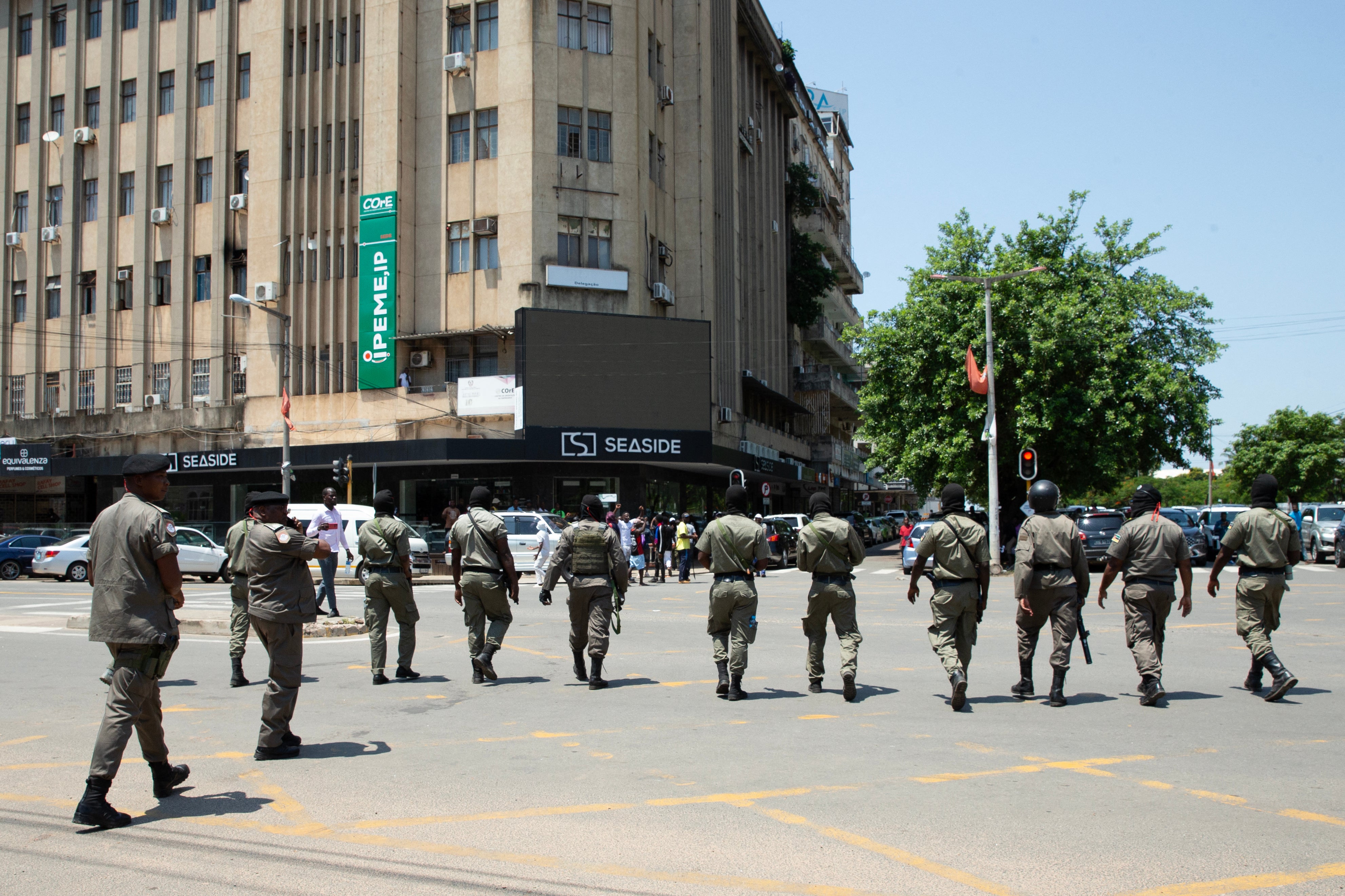 Mozambique police officers 
