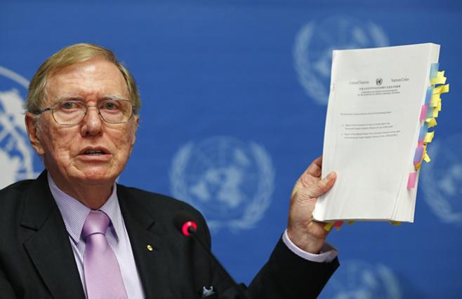 2014年2月17日联合国朝鲜人权状况调查委员会主席, 迈克尔・科比（Michael Kirby）在联合国日内瓦为调查报告发布记者会。