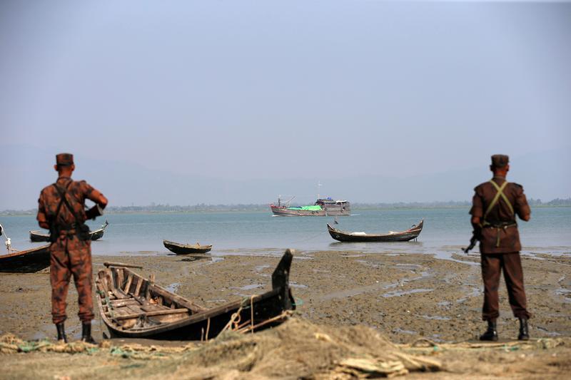 Members of Border Guard Bangladesh (BGB) stand guard on the bank of Naf River near the Bangladesh-Myanmar border to preventRohingya refugees from illegal border crossing, in Teknaf near Cox’s Bazar, Bangladesh, November 22, 2016.