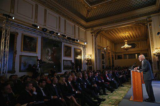 President Ashraf Ghani speaks to delegates and ministers during the London Conference on Afghanistan on December 4, 2014. 