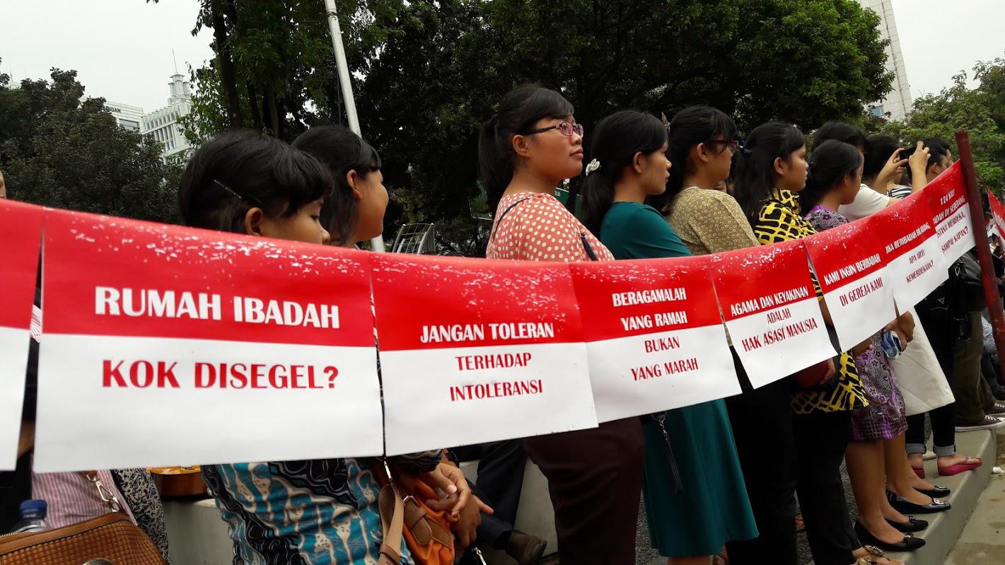 Members of Indonesia's religious minorities, including native faith believers, celebrate Indonesia’s Independence Day outside the State Palace, August 2016. 