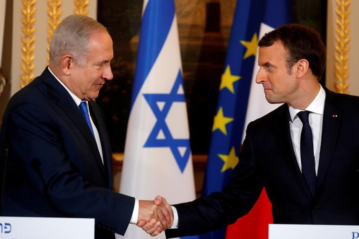 French President Emmanuel Macron and Israeli Prime Minister Benjamin Netanyahu attend a joint news conference at the Elysee Palace in Paris, France December 10, 2017. © 2017 Reuters 