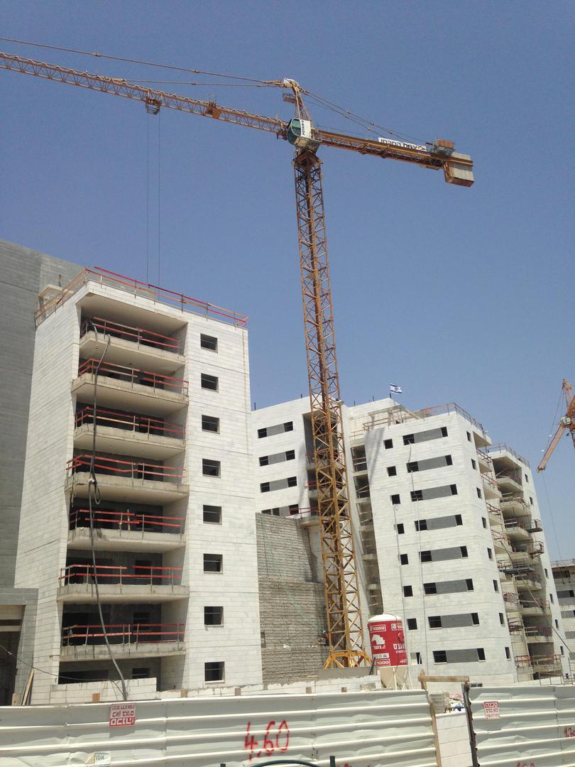 הקמת פרויקט הדיור "אמירי נוף" בהתנחלות אלפי מנשה.