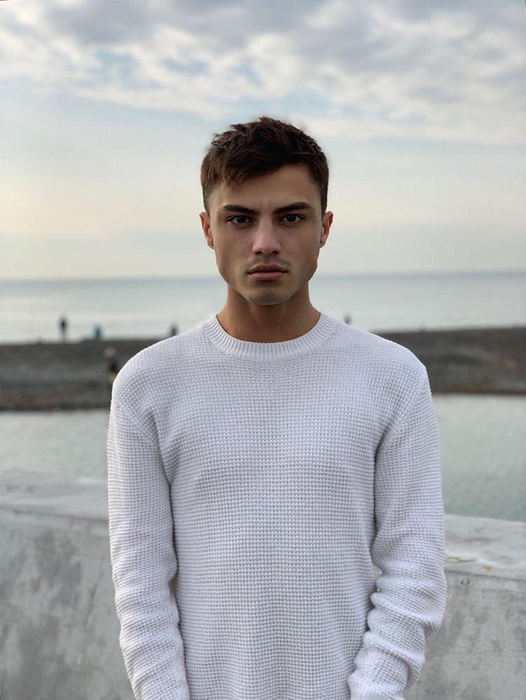 21-летний Максим Панкратов, отвечавший на вопросы детей в интервью на YouTube канале “Real Talk” © личный архив/ Максим Панкратов