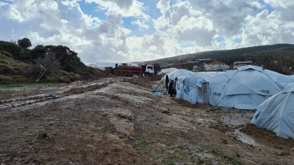 Οι αρχές μετακινούν ποσότητες εδαφών στις 25 Ιανουαρίου 2021.