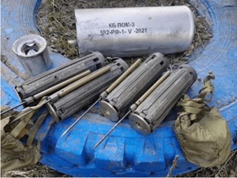 Four POM-3 antipersonnel mines that failed to deploy correctly and their dispenser found by deminers in the Kharkiv region, Ukraine, March 2022. 