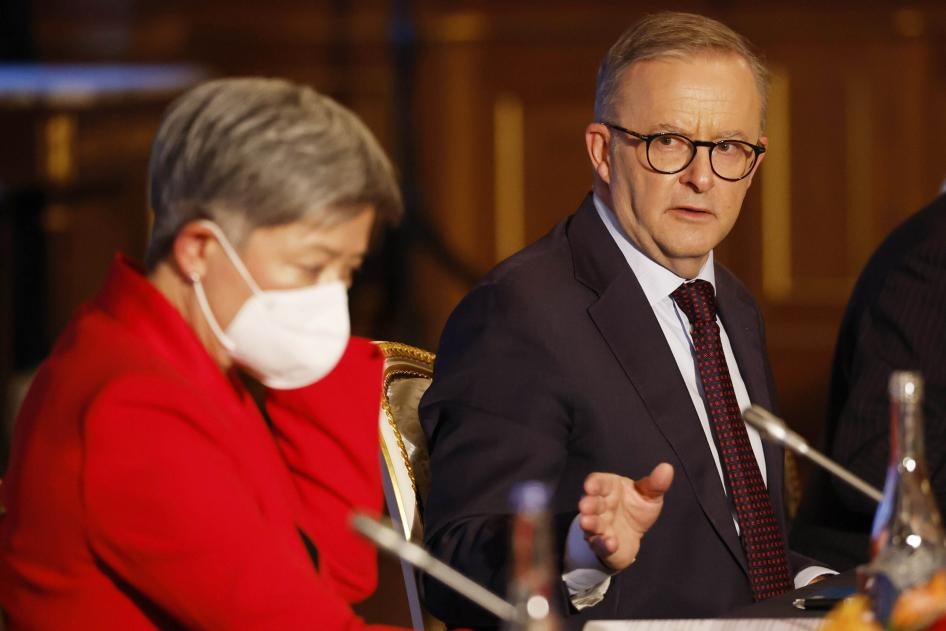 澳洲總理阿爾巴尼斯（右）和外交部長黃英賢出席美、日、印、澳四方安全對話（Quad）領導人峰會，東京，2022年5月24日。