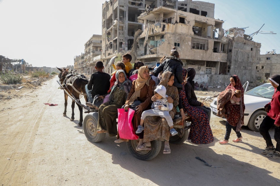 Displaced Palestinians flee after an evacuation order by the Israeli military in Jabalia in the northern Gaza Strip on October 23, 2024. 