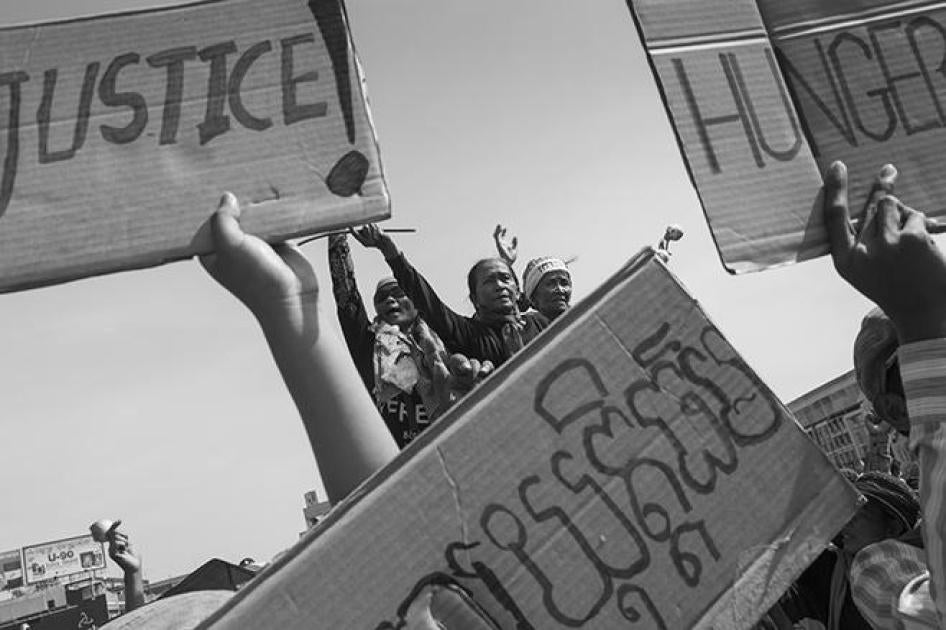 Members of the Boeung Kak Lake community in Cambodia demonstrate at a police blockade in December 2012 on the second day of community activist Yorm Bopha’s trial.