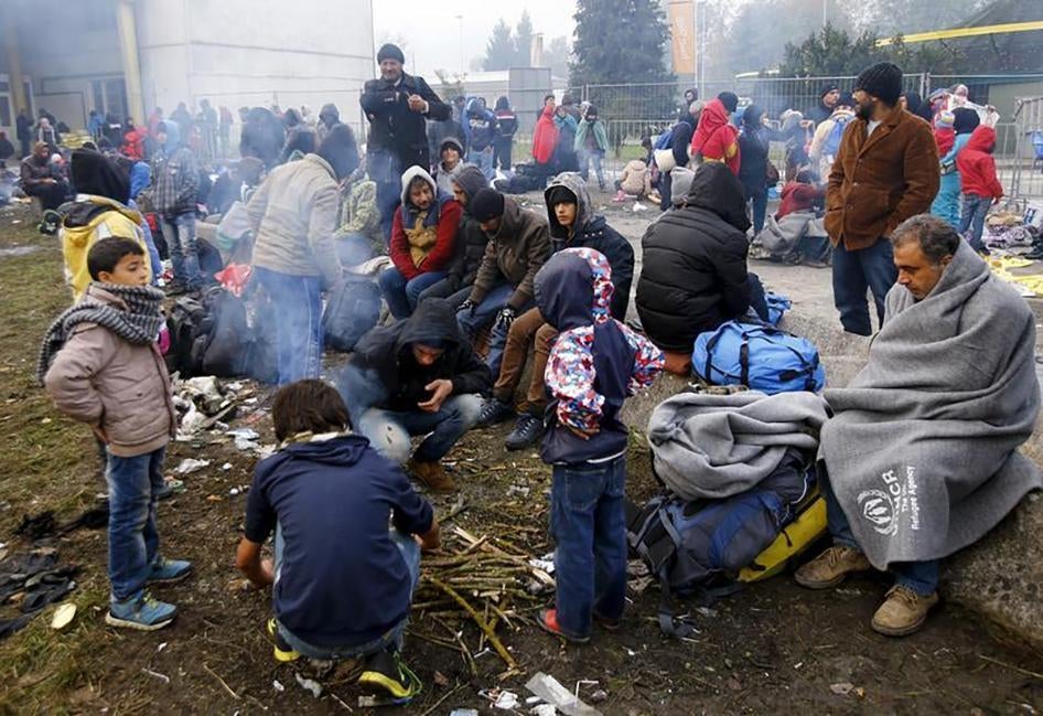 2015-10-eca-refugees-slovenia-border
