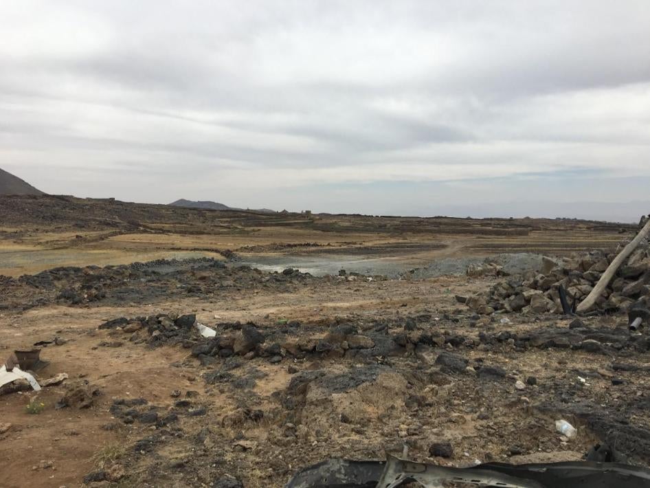 Remains of the workers’ shelter at the Arhab water drilling site in the Sanaa governorate. At least 31 civilians died, including 3 children, when several airstrikes hit the drilling rig and surrounding area on September 10, 2016. 