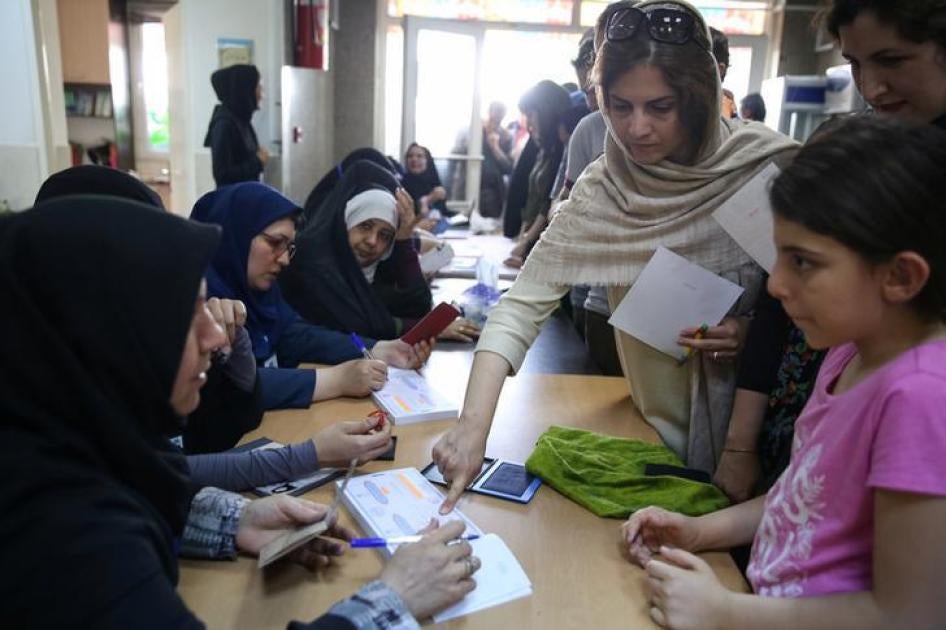 Voters cast their ballots during the presidential election in a Jewish and Christian district in the center of Tehran, Iran, May 19, 2017. 