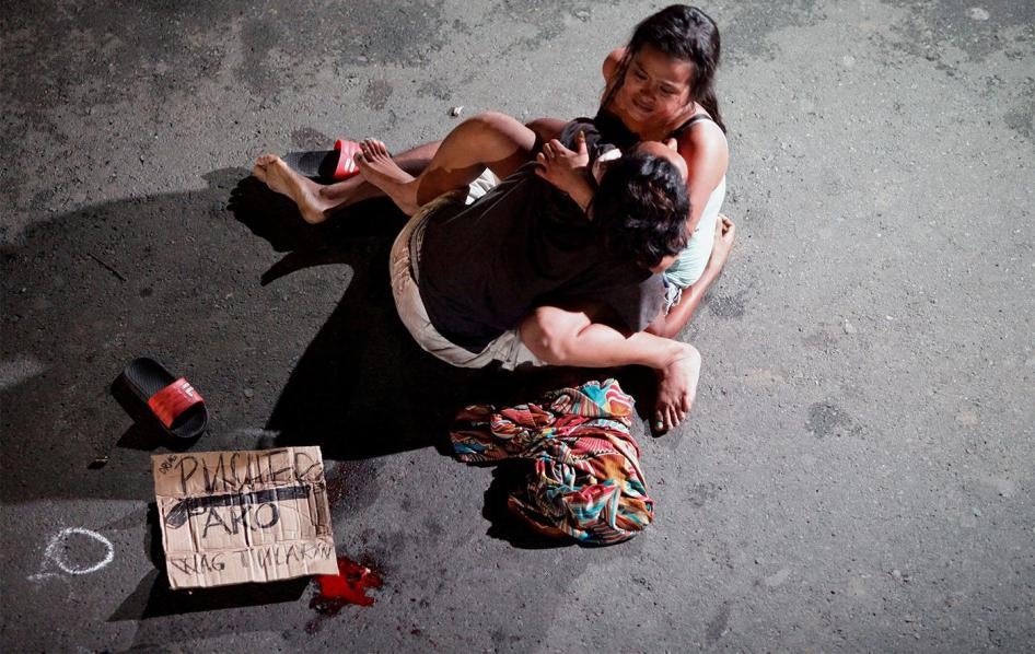 Jennelyn Olaires, 26, cradles the body of her partner, who was killed by a vigilante group, according to police, in a spate of drug-related killings in Pasay City in Metro Manila, July 23, 2016.
