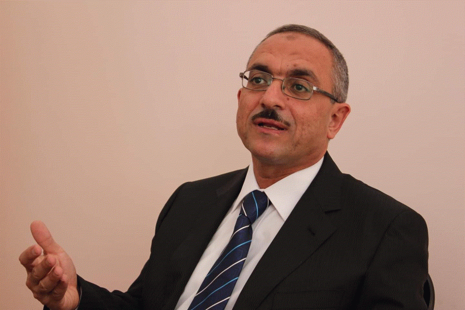 اعتقلت قوات الأمن المصري عمر أبو خليل، طبيب نفسي، من عيادته في الإسكندرية انتقاما من أنشطة أخيه.