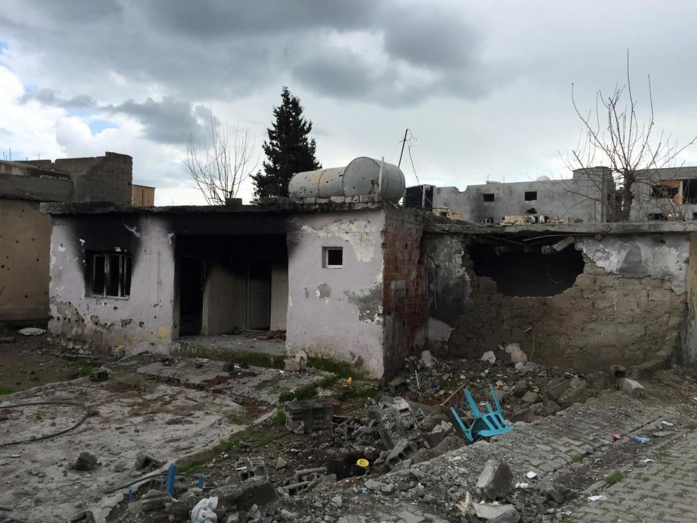 Security operations and armed clashes in Cizre from December 2015 to February 2016 damaged homes in the affected neighborhoods. The authorities began demolition immediately afterwards. 