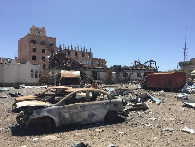 2016_AR_EME_Yemen_BombingBusinesses_13