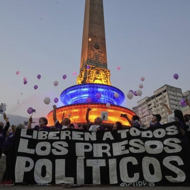 Activists and relatives of prisoners release balloons calling for the freedom of political prisoners, in Caracas, Venezuela, April 14, 2025.