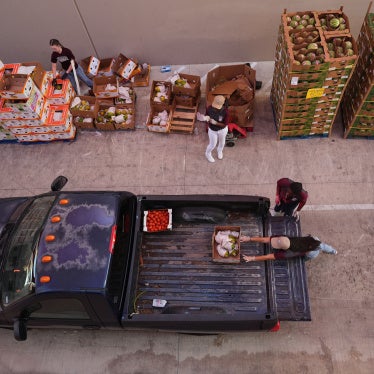 Volunteers help load vehicles during a food distribution at the San Antonio Food Bank for SNAP recipients and other households affected by the US federal shutdown, November 6, 2025. 