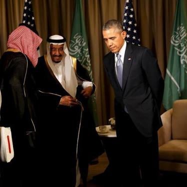 US President Barack Obama concludes a meeting with Saudi Arabia's King Salman as US Secretary of State John Kerry looks on at the G20 summit in Antalya, Turkey on November 15, 2015. 