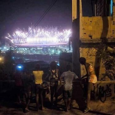 Residents of the Mangueira favela watch the Olympics’ opening-ceremony fireworks at Maracanã stadium in Rio de Janeiro, Brazil, on August 5, 2016.