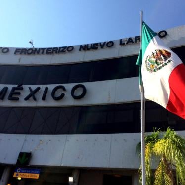 201711usp_TheDeported_MexicoBorderEntrance