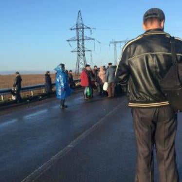 On the border of the "neutral zone", it can take hours to cross from separatist to government territory.