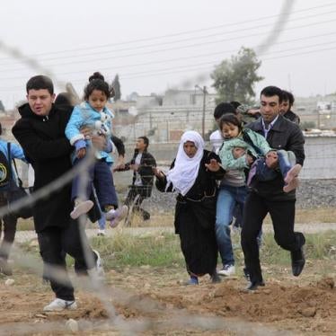 Syrians run as they flee from the Syrian town of Ras al-Ain to Turkish border town of Ceylanpinar, Sanliurfa province