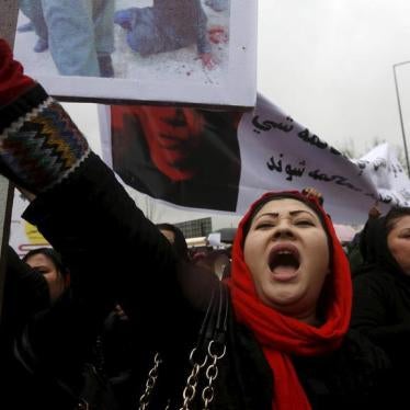 Members of civil society organizations chant slogans during a protest to condemn the killing of 27-year-old woman, Farkhunda, who was beaten with sticks and set on fire by a crowd of men in central Kabul in broad daylight on Thursday, in Kabul March 24, 2