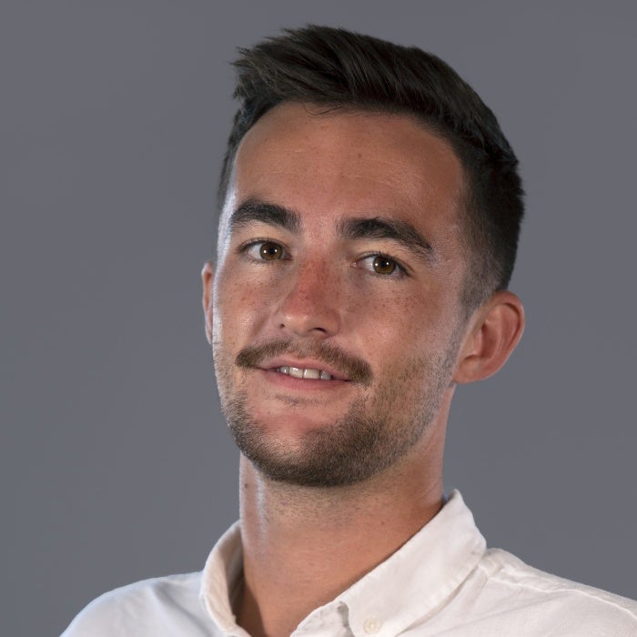 202212headshot_Robbie_website